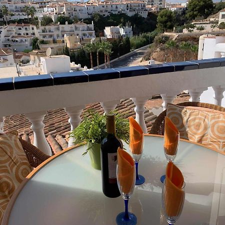 فيلا نيرخافي Casa Kaluel Adosado Blanco المظهر الخارجي الصورة