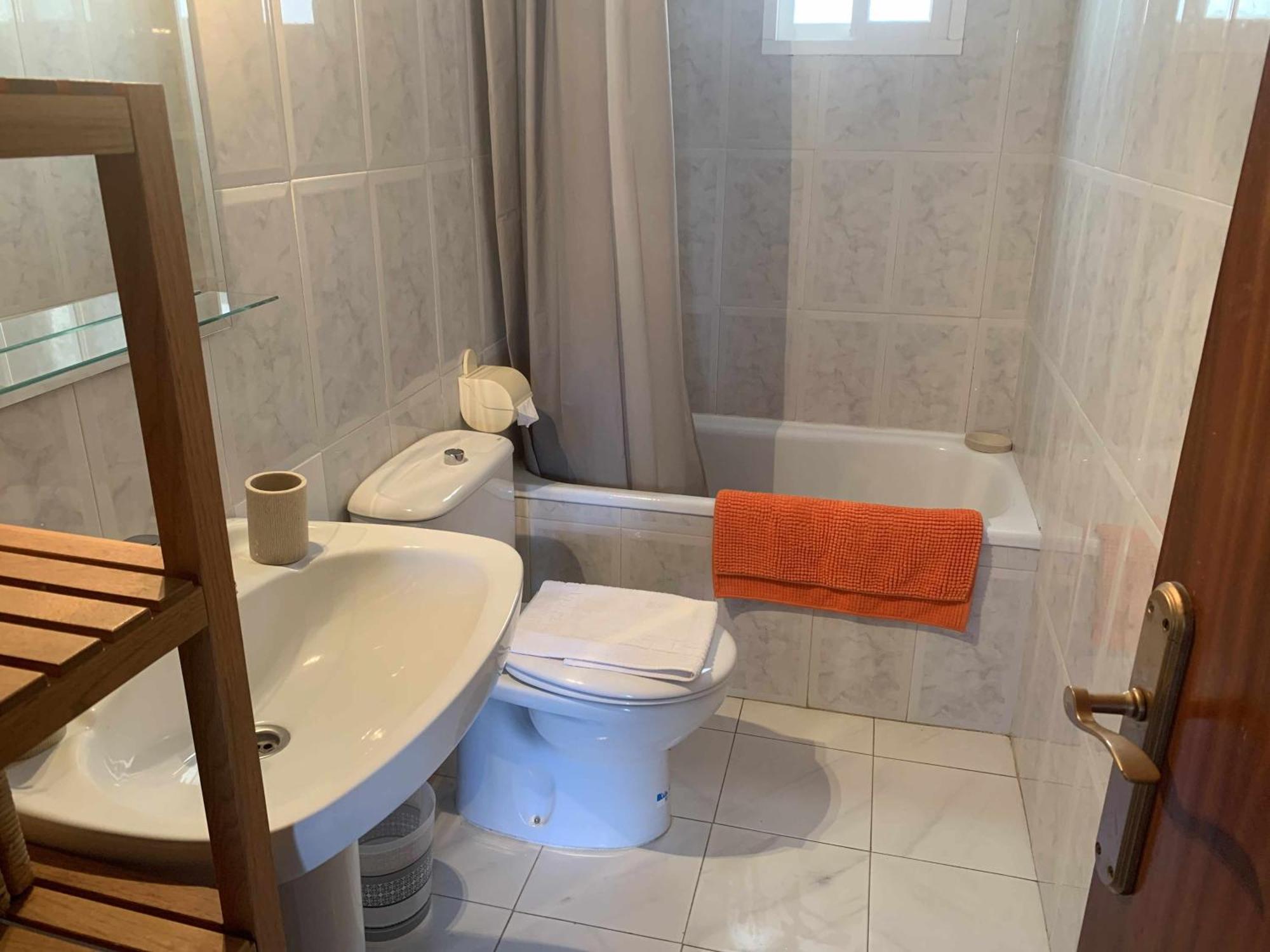 فيلا نيرخافي Casa Kaluel Adosado Blanco المظهر الخارجي الصورة
